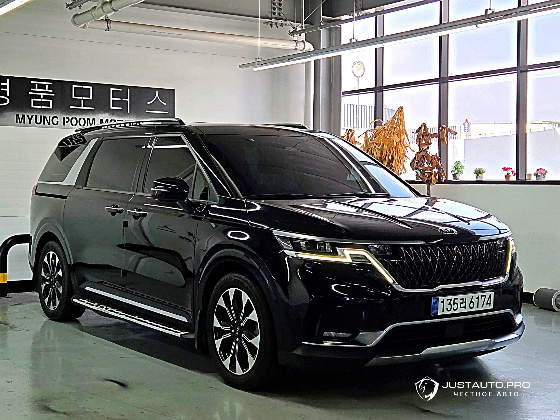Автомобиль Kia Canival