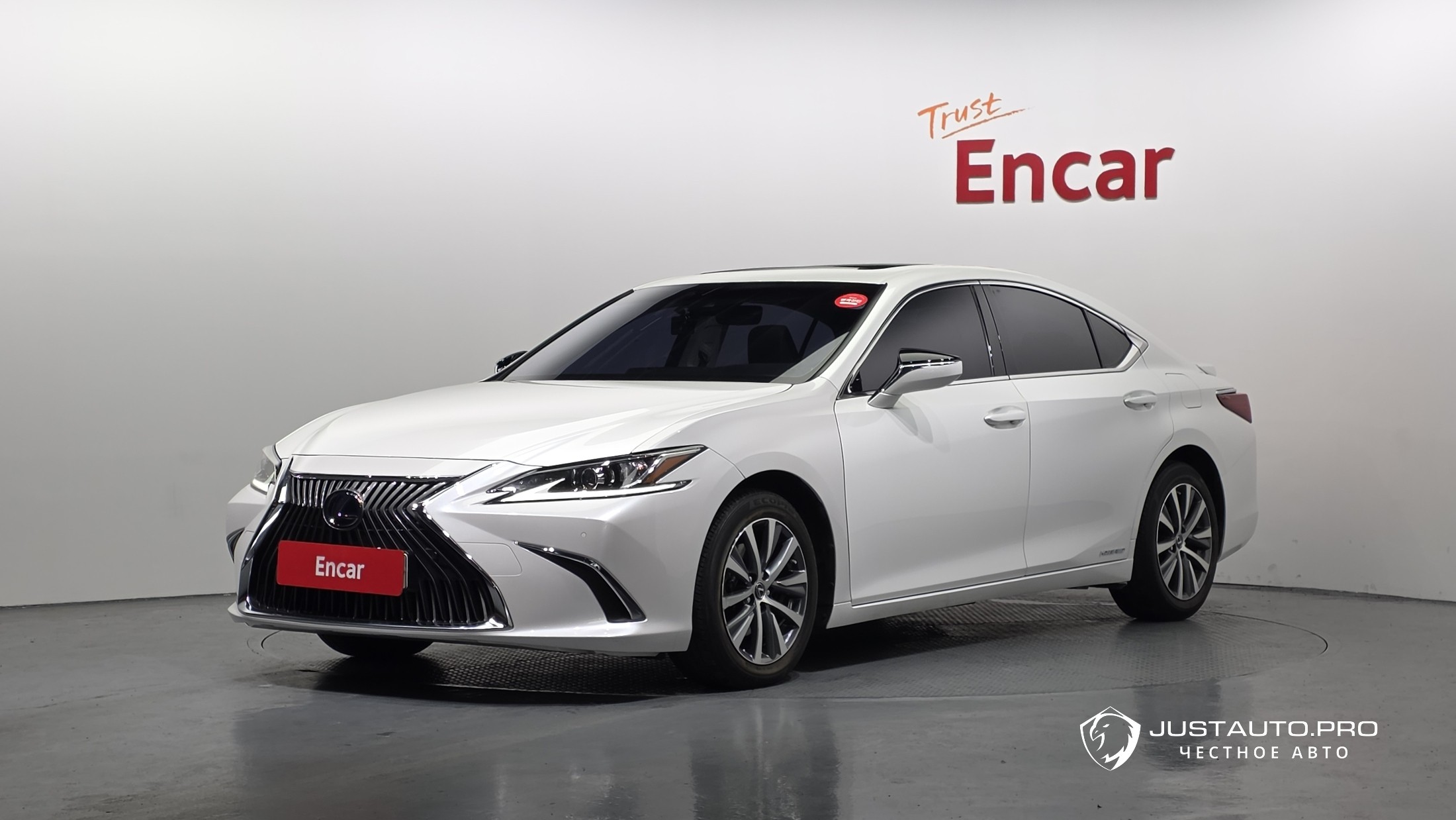 Автомобиль Lexus ES