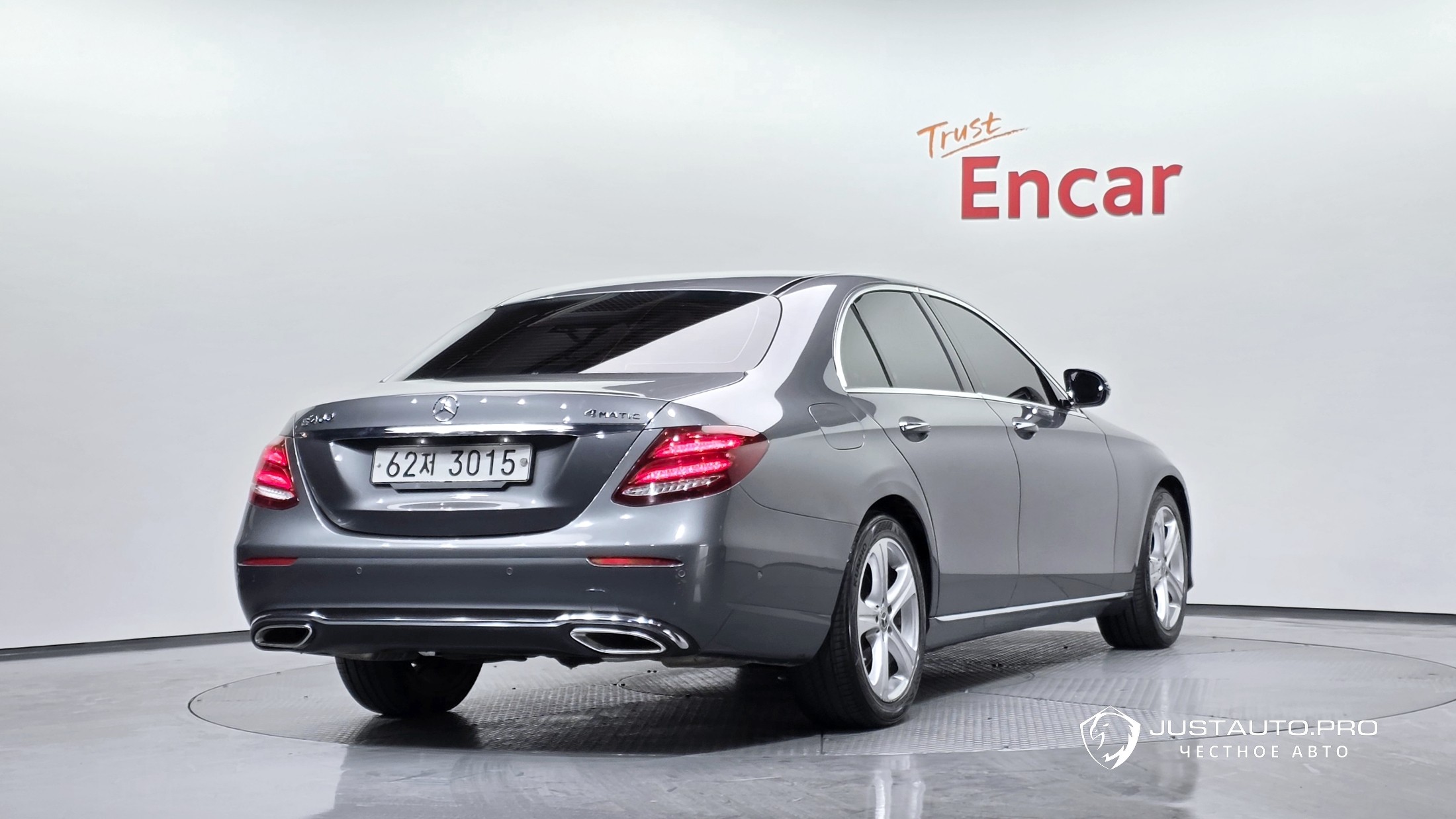 Автомобиль Mercedes-Benz E-Class