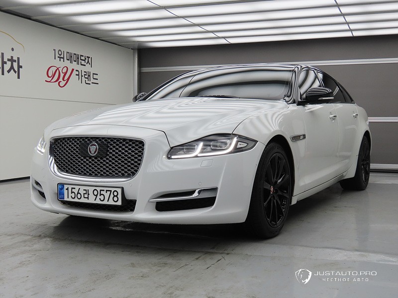 Автомобиль Jaguar XJ