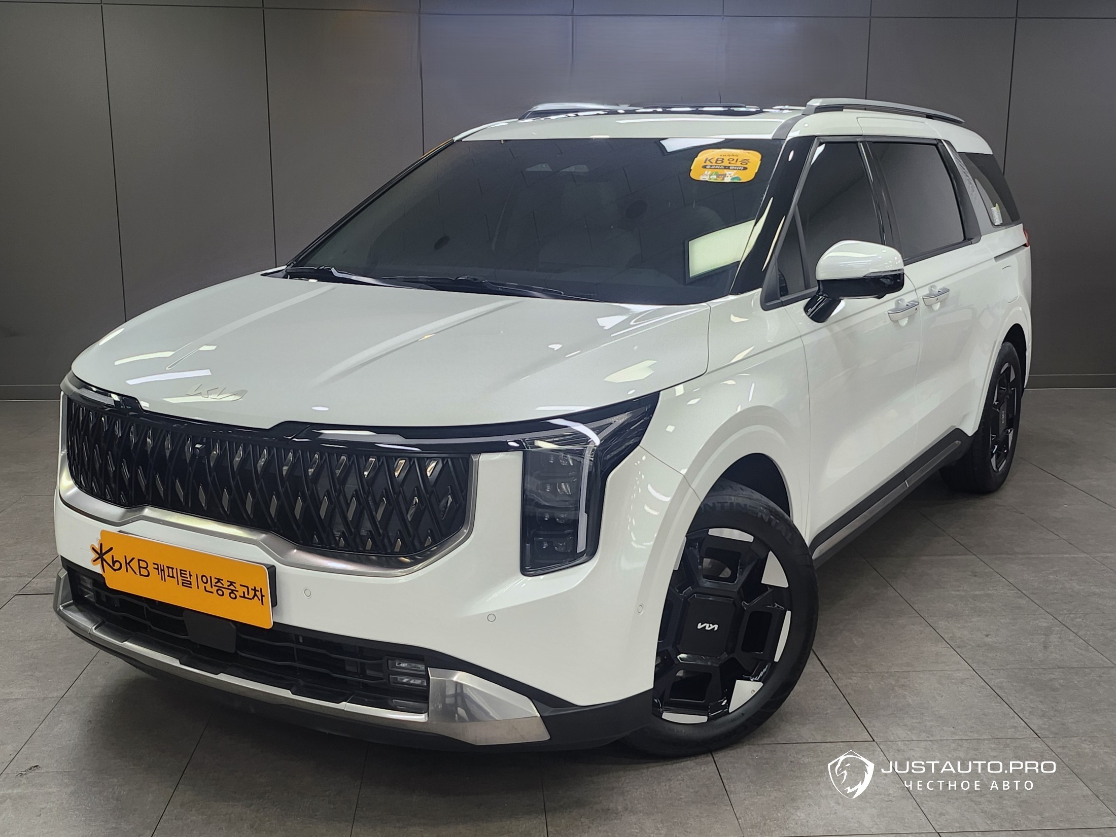 Автомобиль Kia Canival
