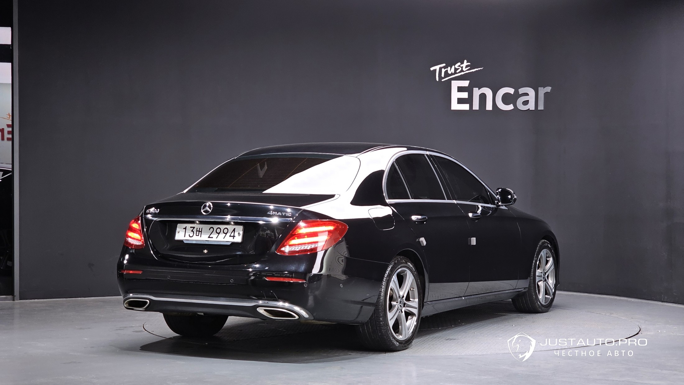 Автомобиль Mercedes-Benz E-Class