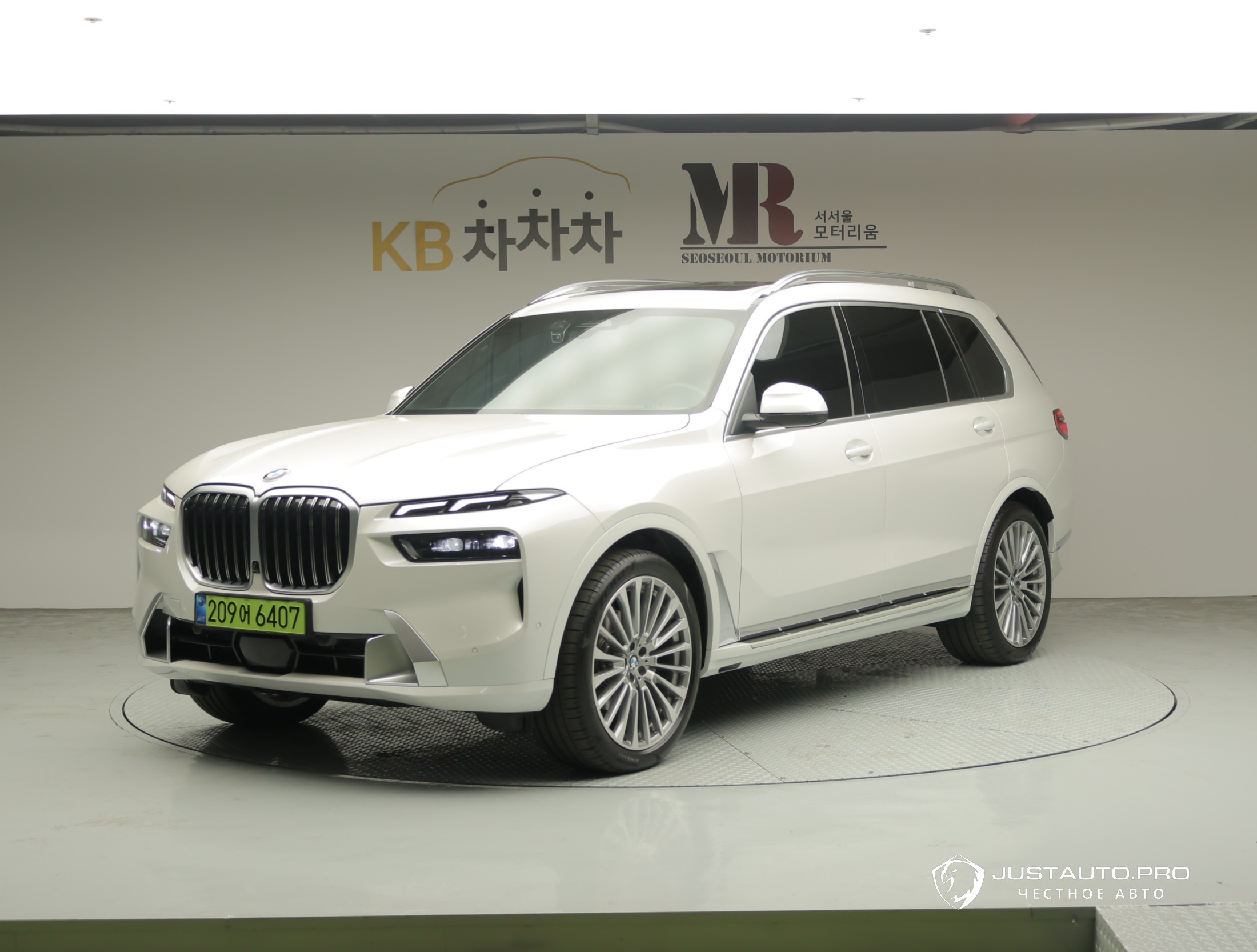 Автомобиль BMW X7