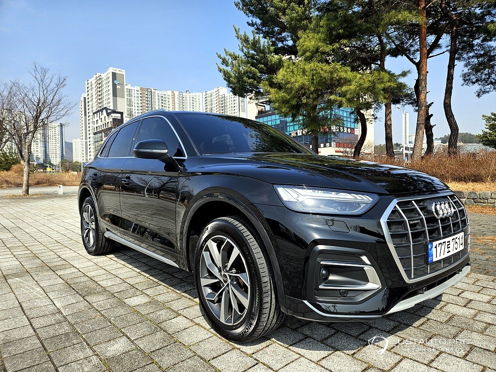 Автомобиль Audi Q5