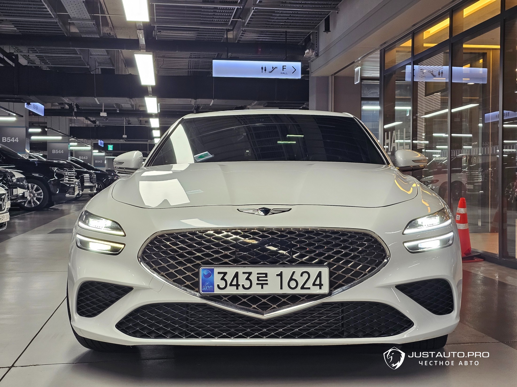 Автомобиль Genesis G70