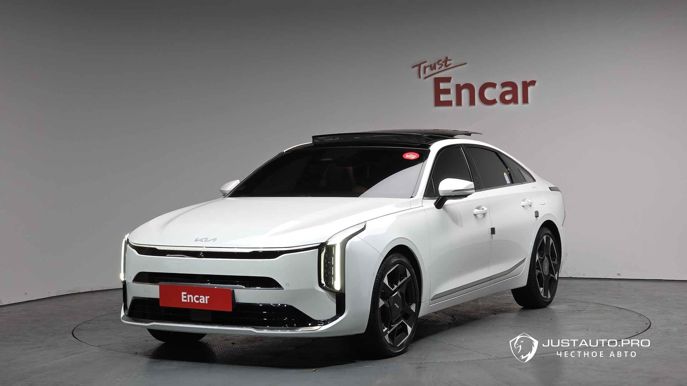 Автомобиль Kia K8