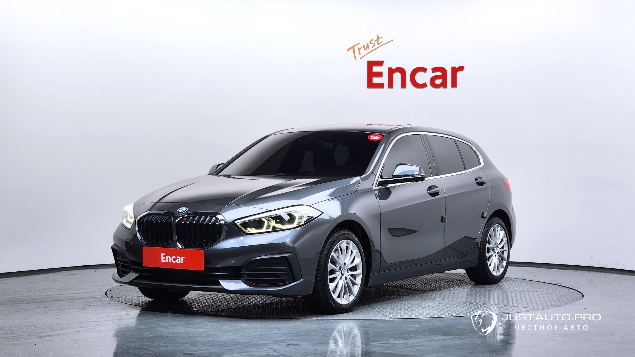 Автомобиль BMW 1-Series