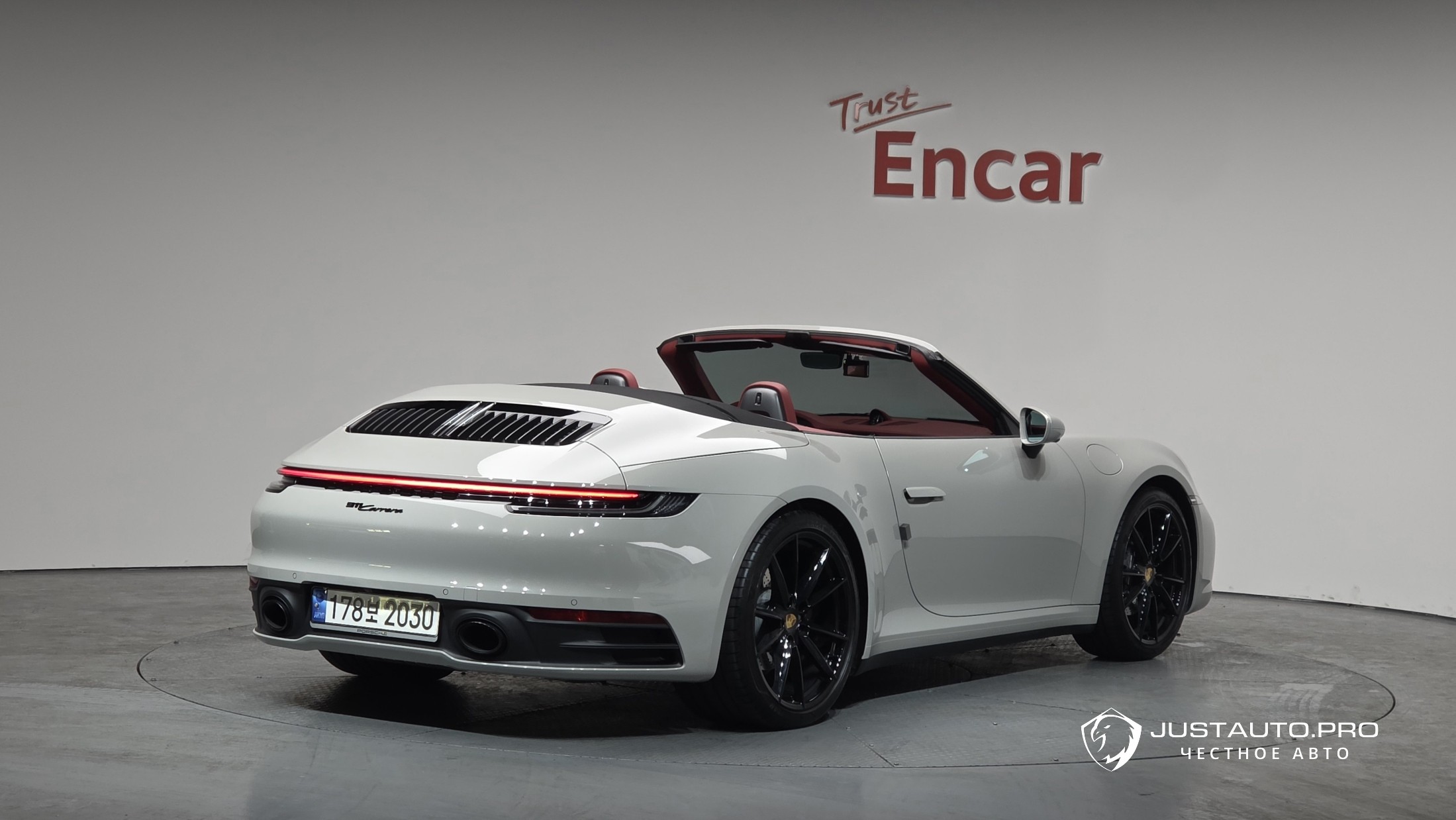 Автомобиль Porsche 911
