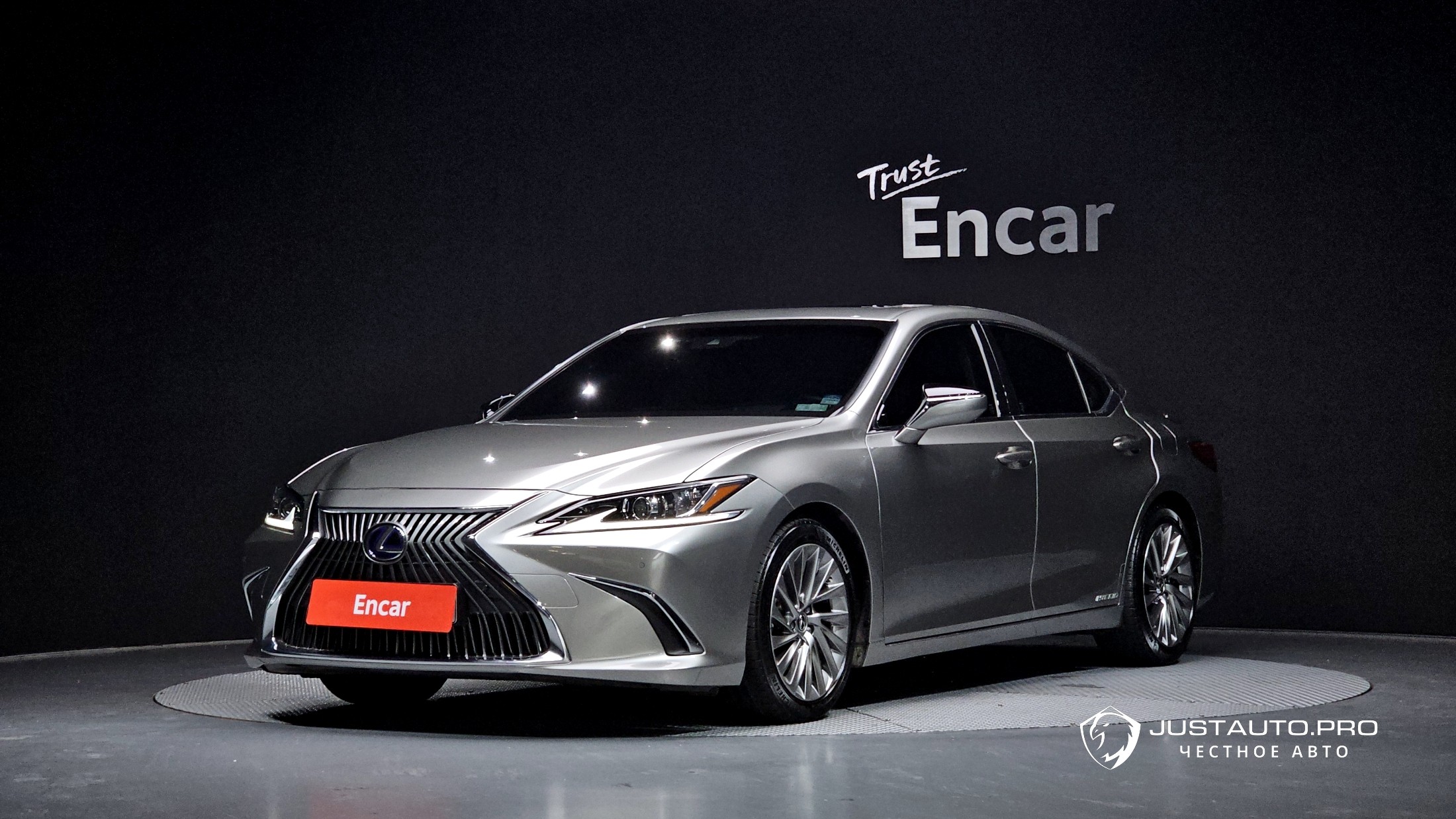 Автомобиль Lexus ES