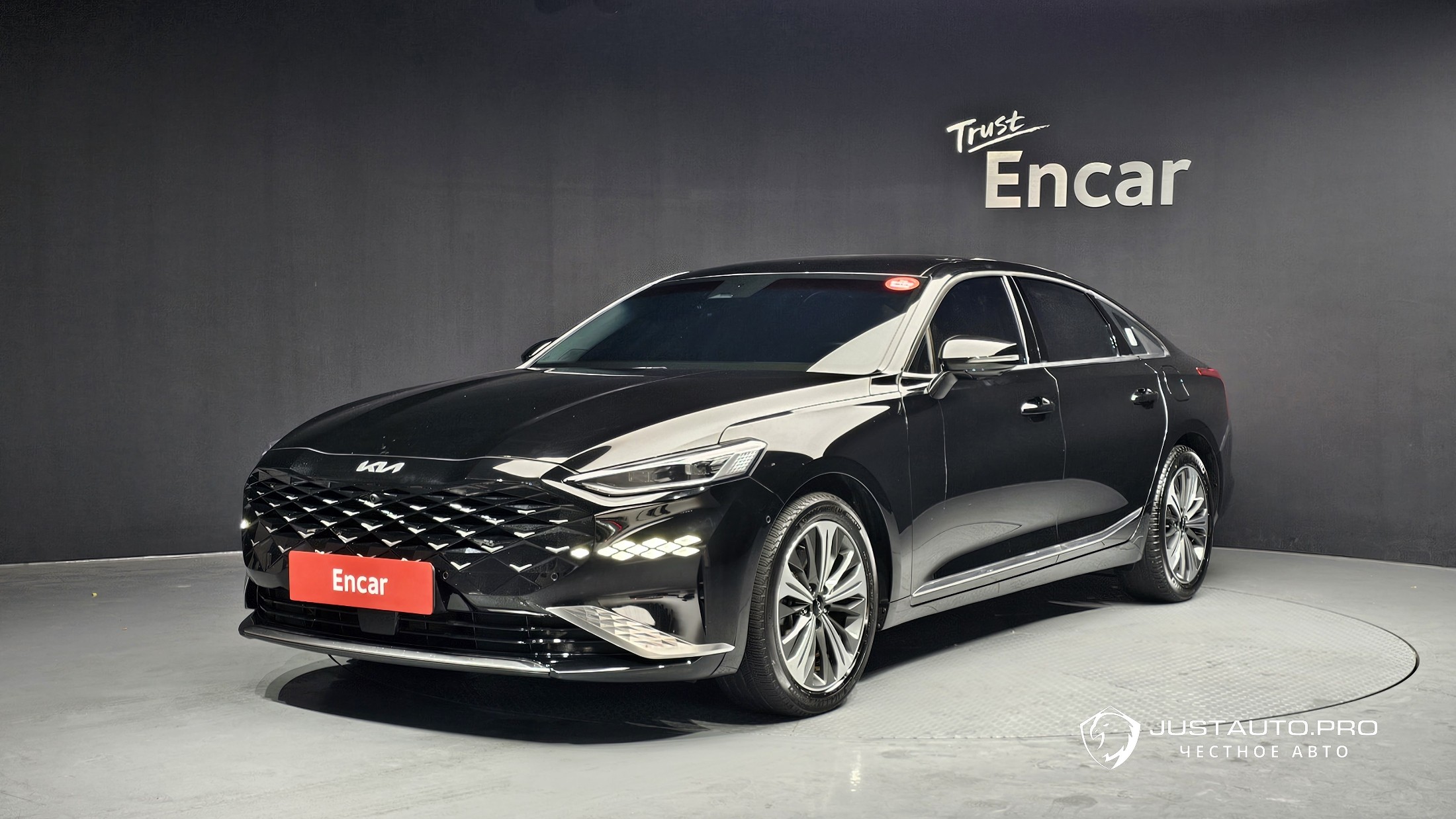 Автомобиль Kia K8