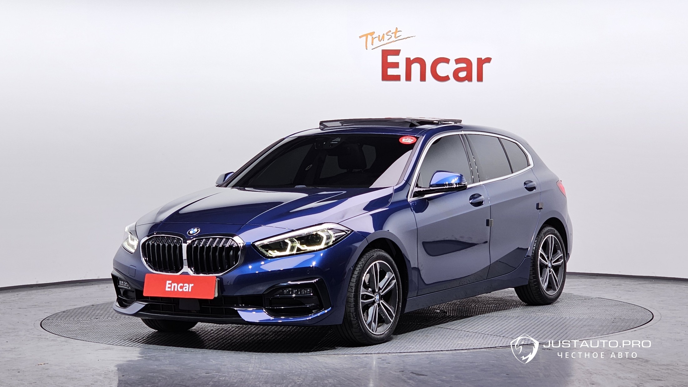 Автомобиль BMW 1-Series