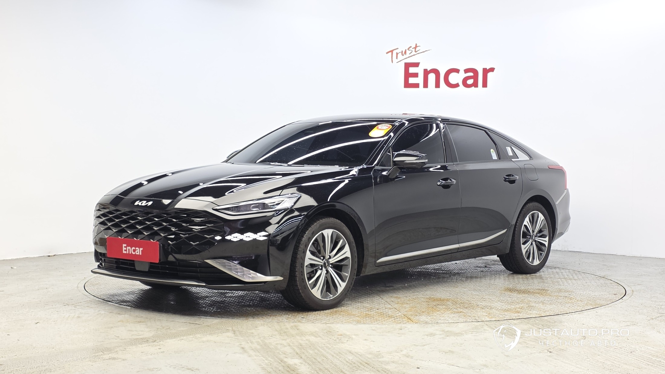 Автомобиль Kia K8