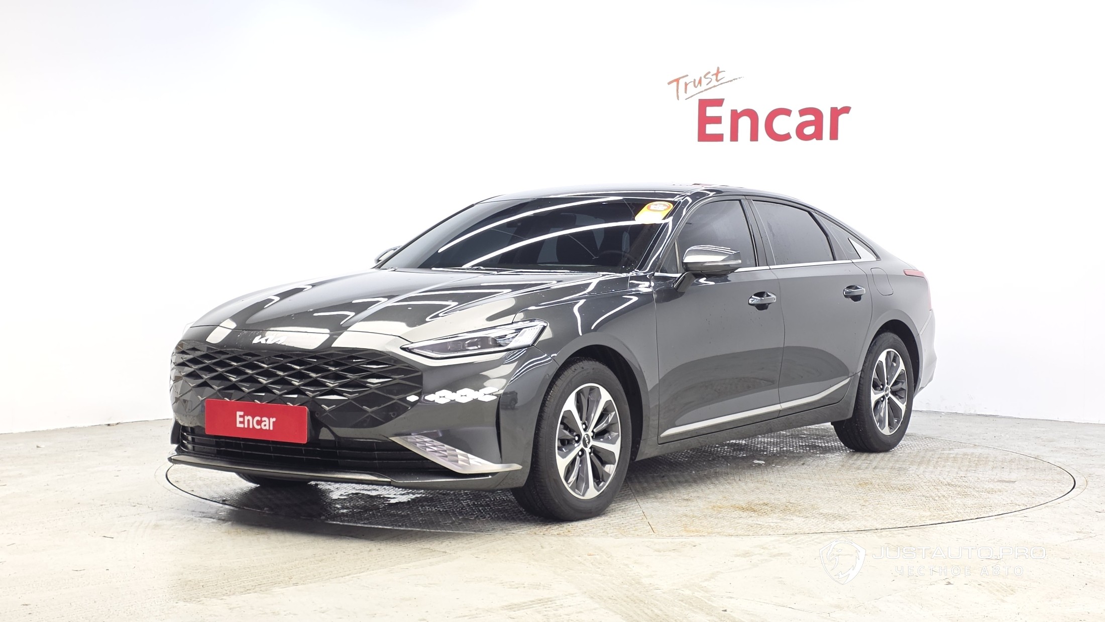 Автомобиль Kia K8