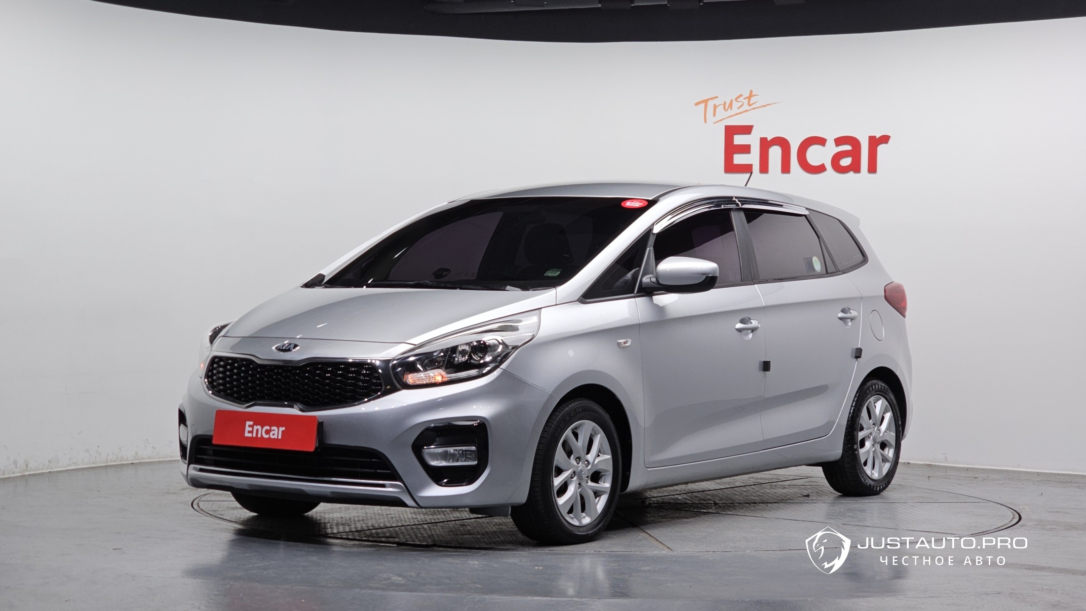 Автомобиль Kia Carens