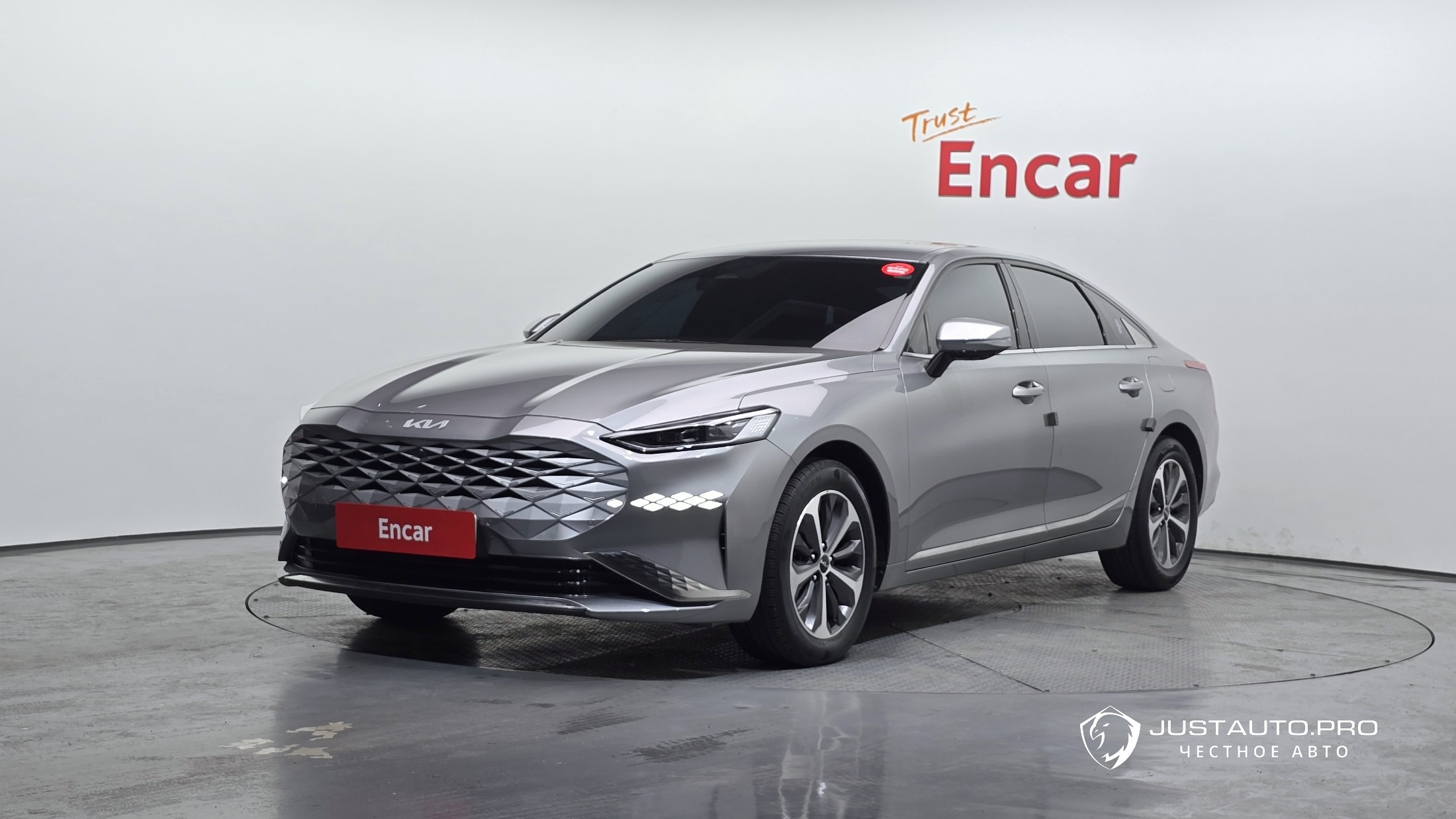 Автомобиль Kia K8