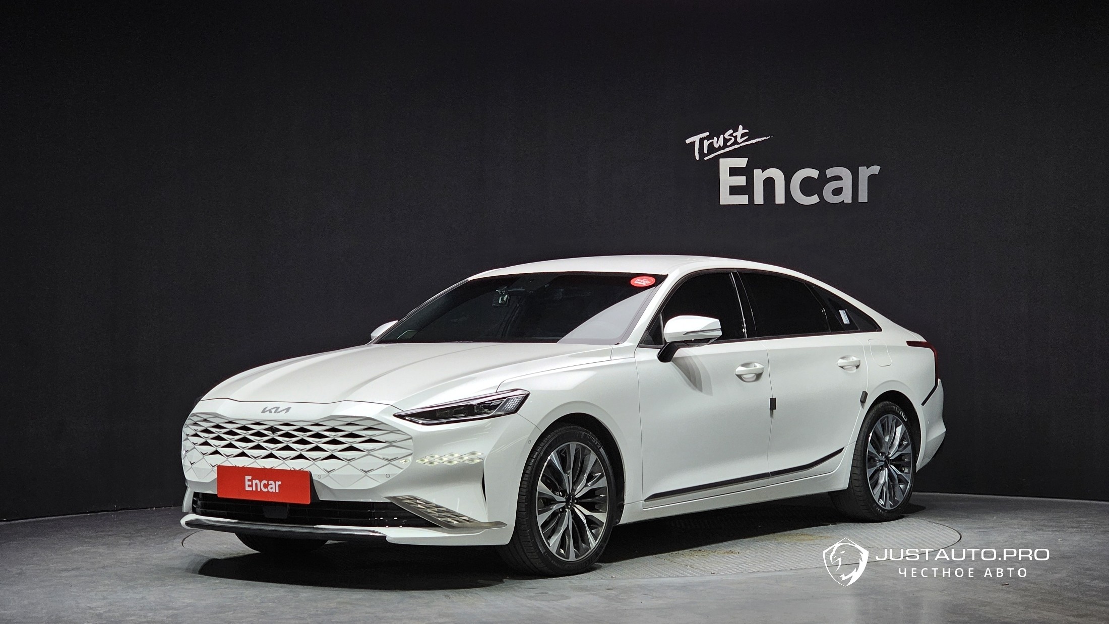 Автомобиль Kia K8