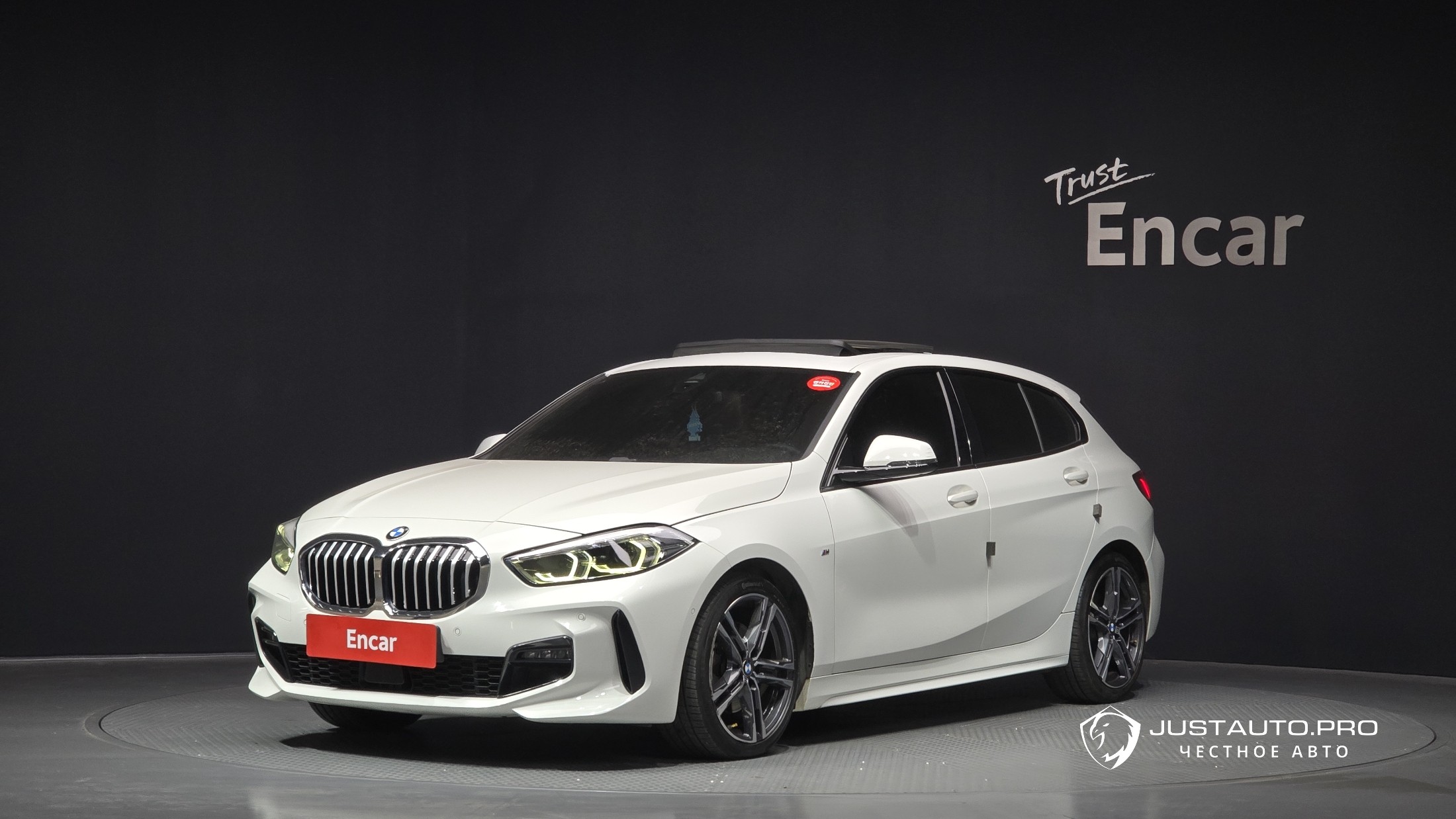 Автомобиль BMW 1-Series
