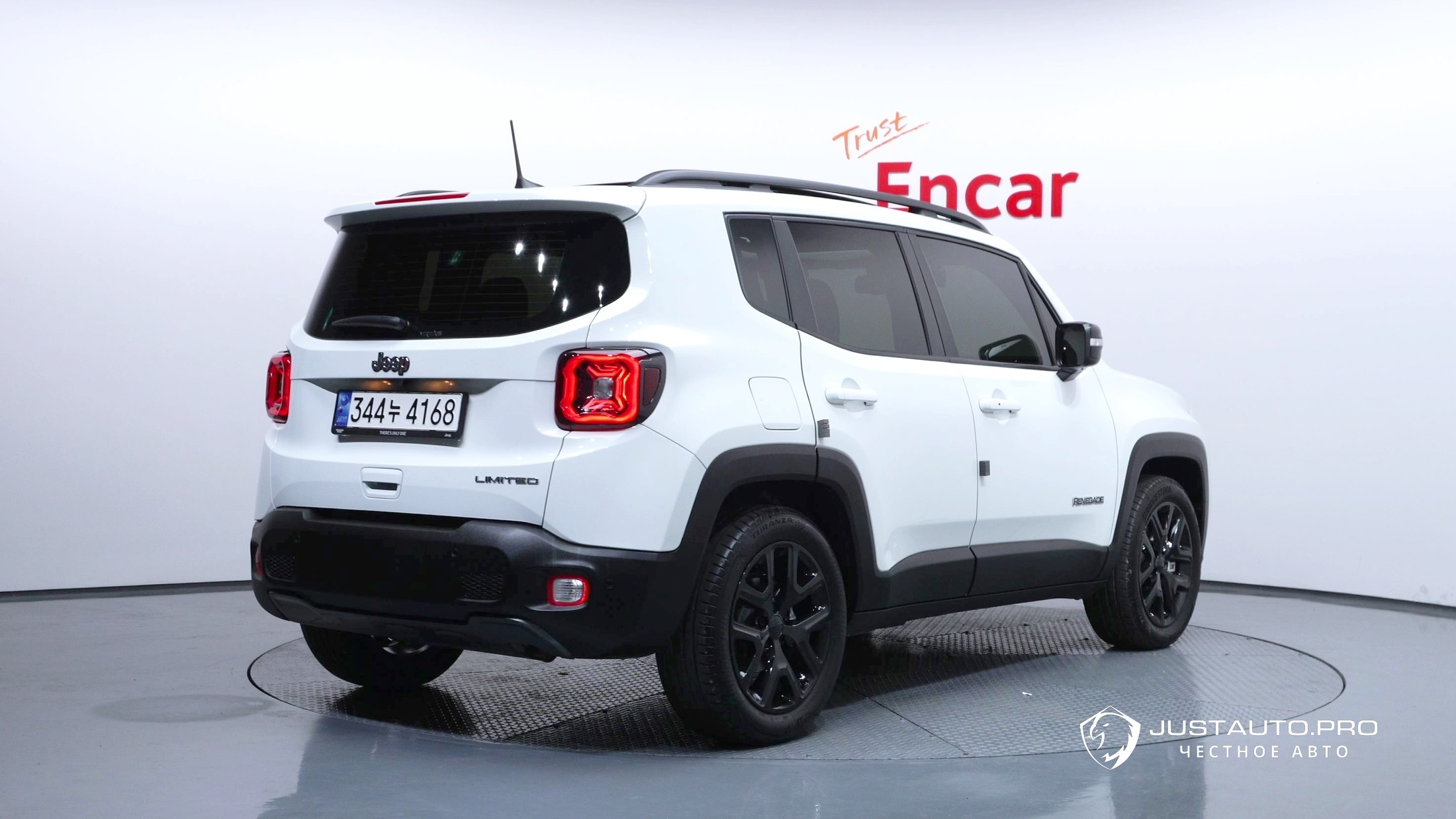 Автомобиль Jeep Renegade