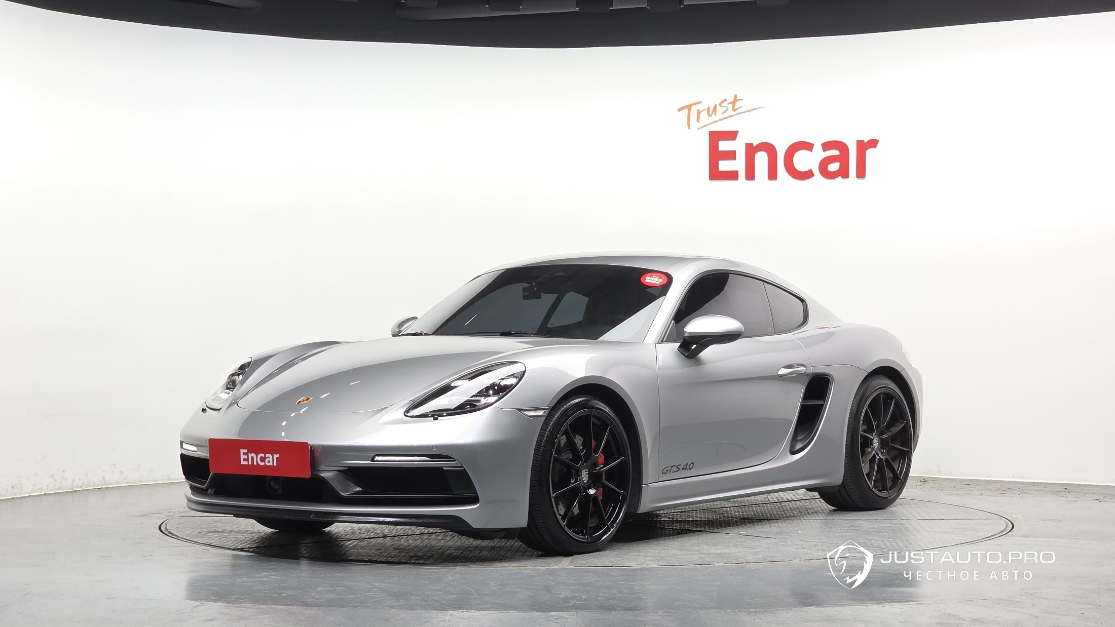 Автомобиль Porsche 718