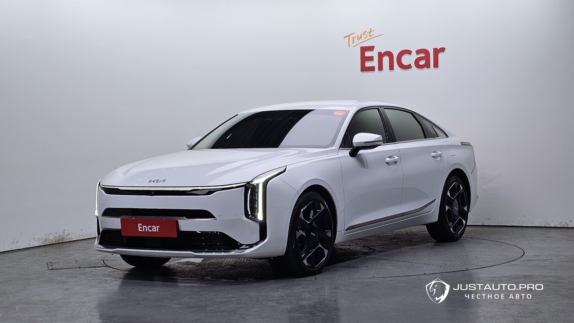 Автомобиль Kia K8