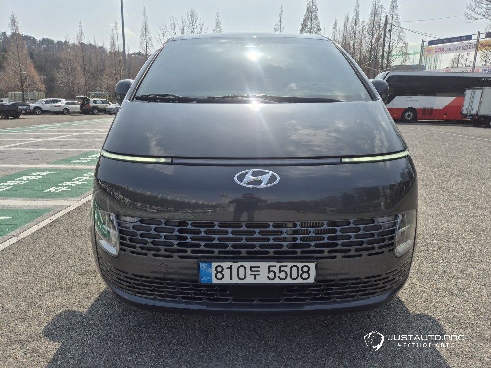 Автомобиль Hyundai Staria