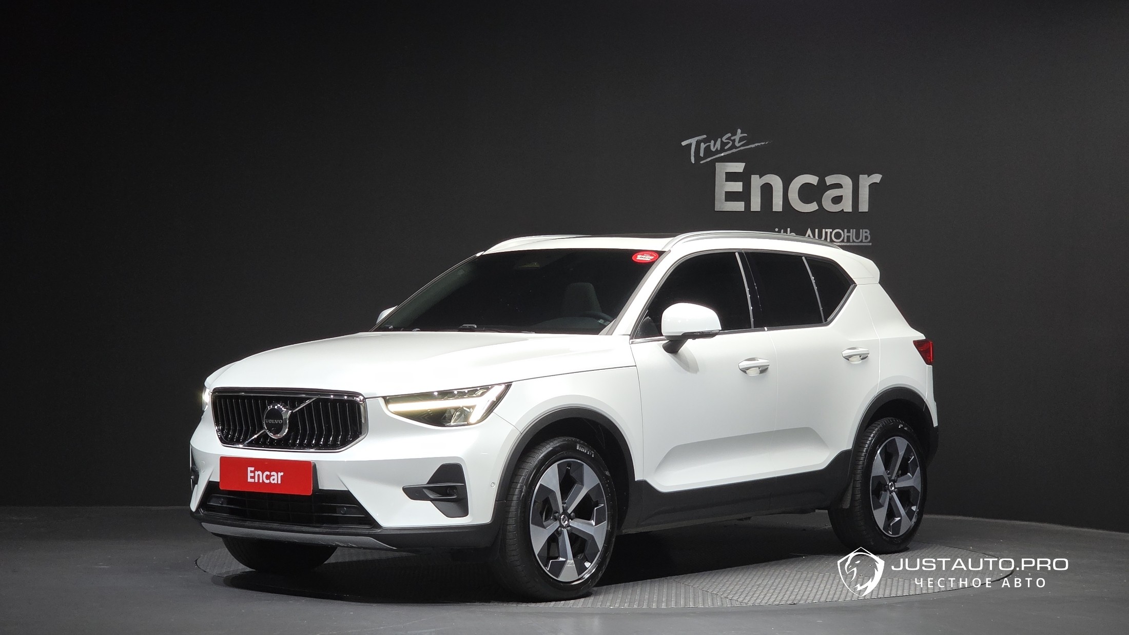 Автомобиль Volvo XC40