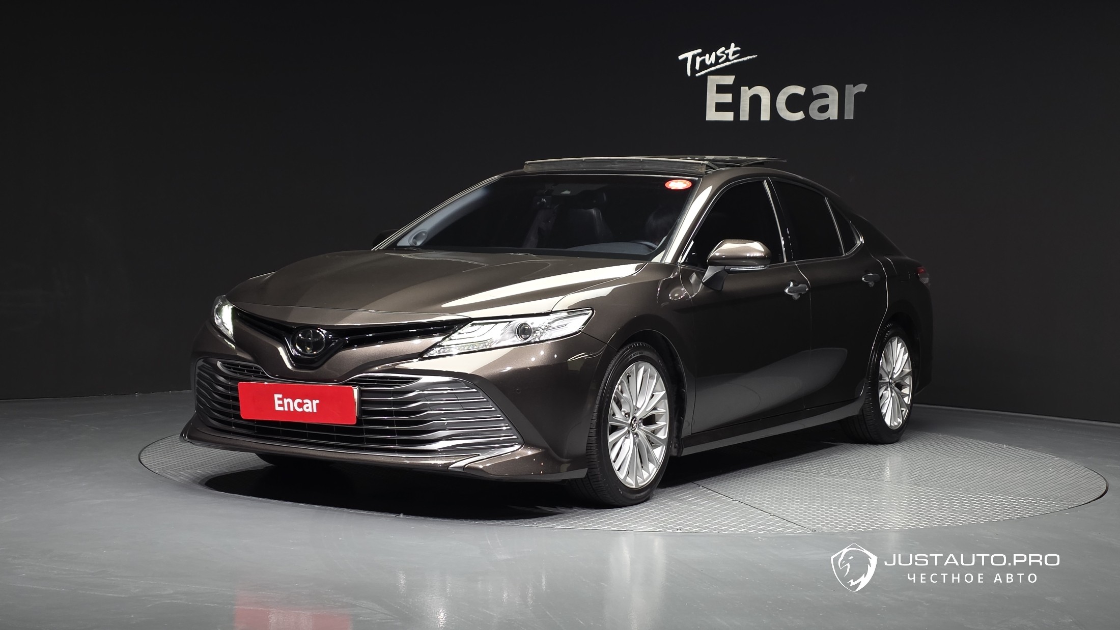 Автомобиль Toyota Camry