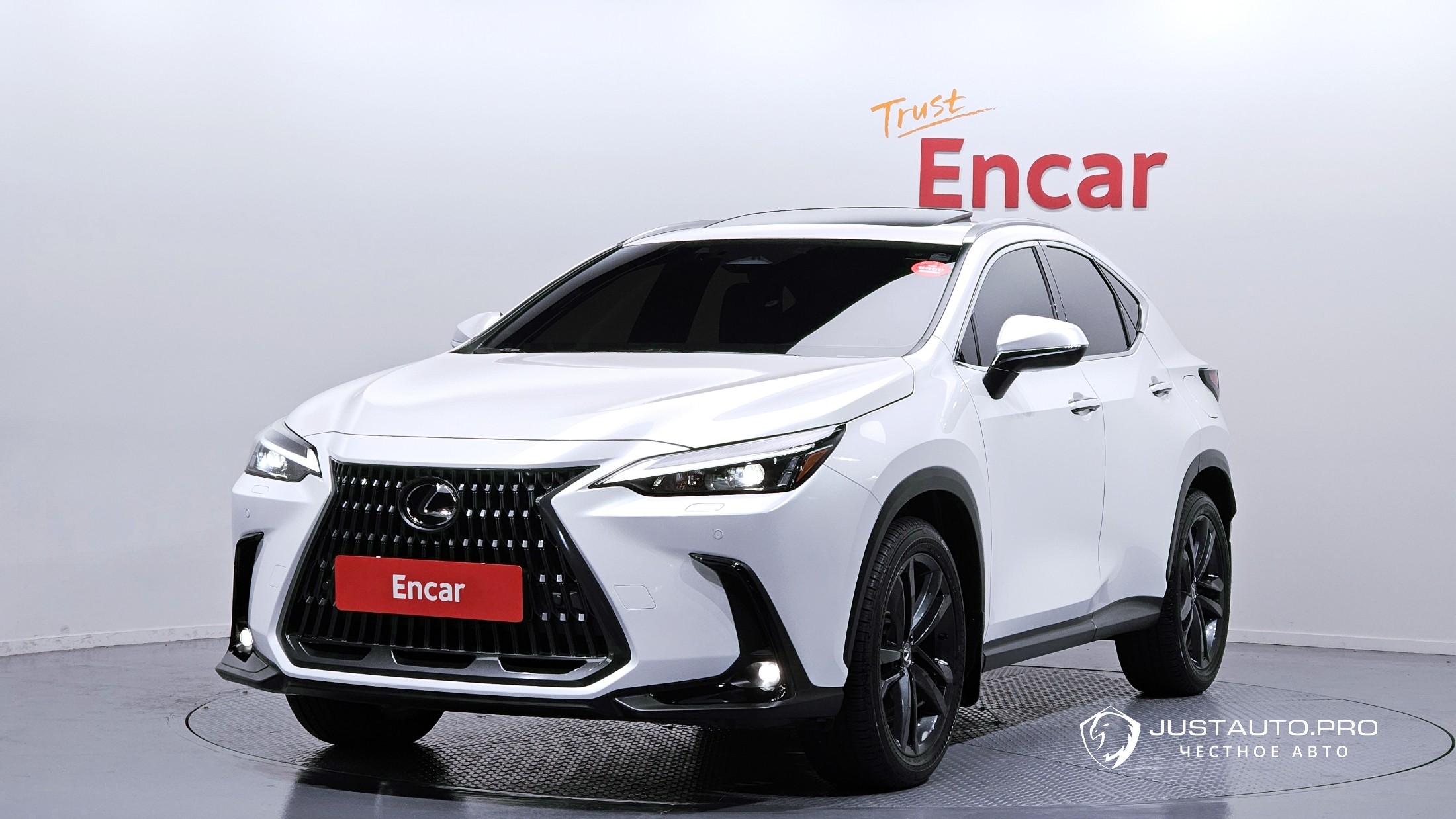 Автомобиль Lexus NX