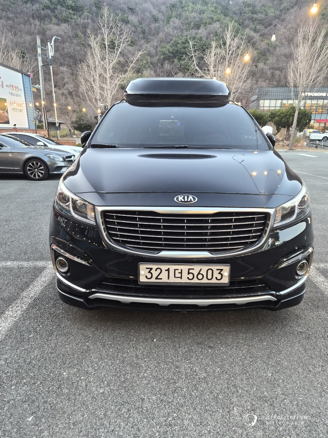 Автомобиль Kia Canival