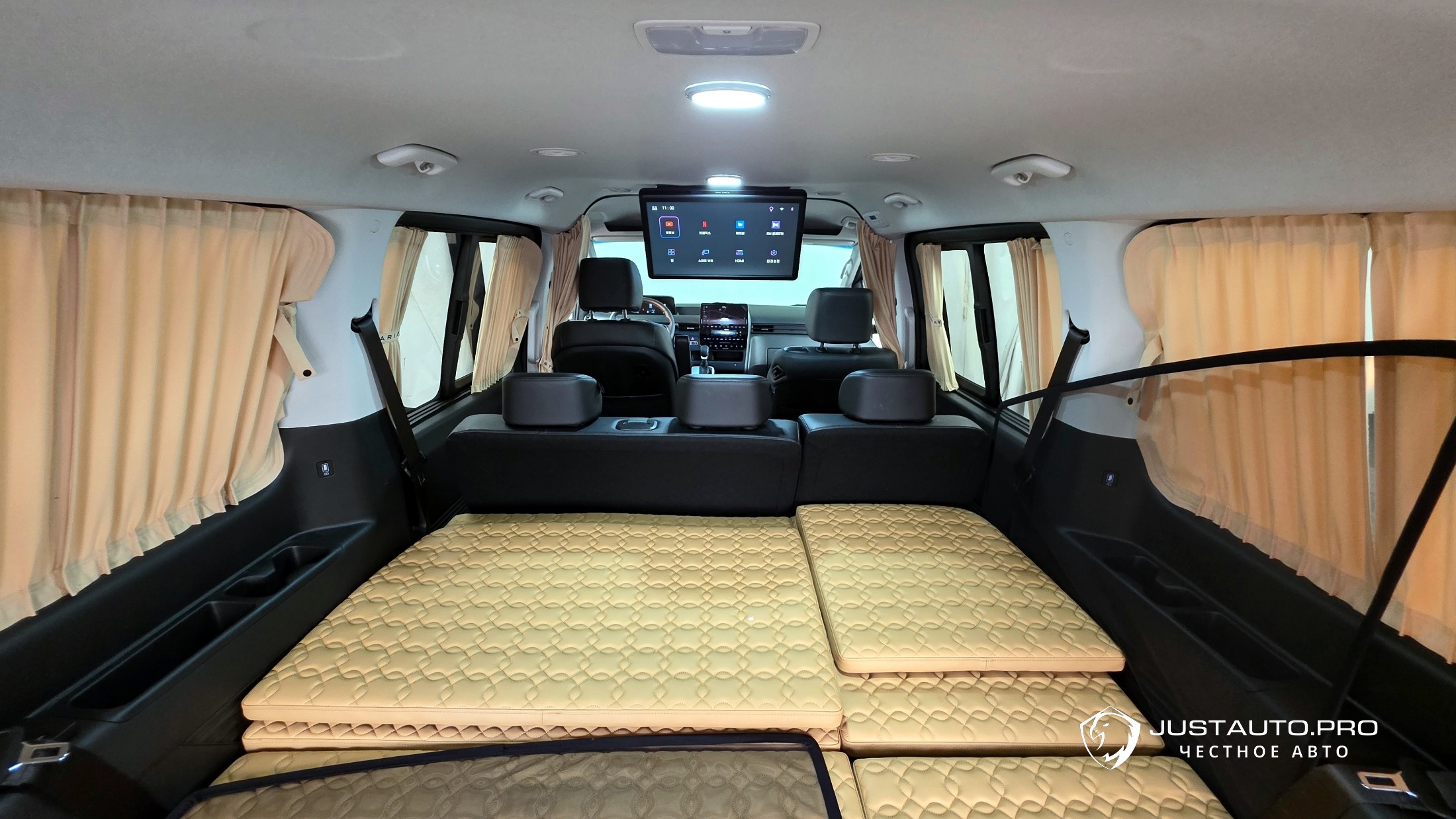Автомобиль Hyundai Staria