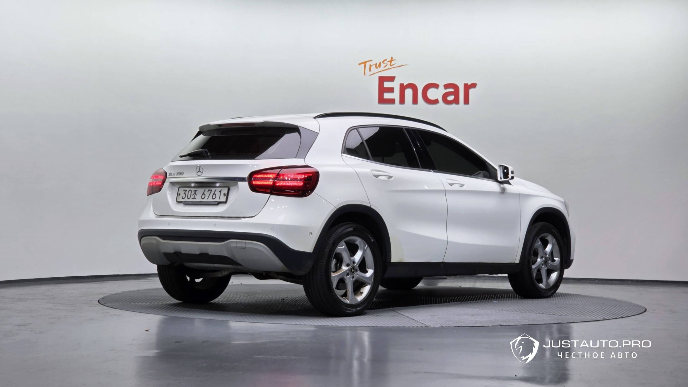 Автомобиль Mercedes-Benz GLA-Class