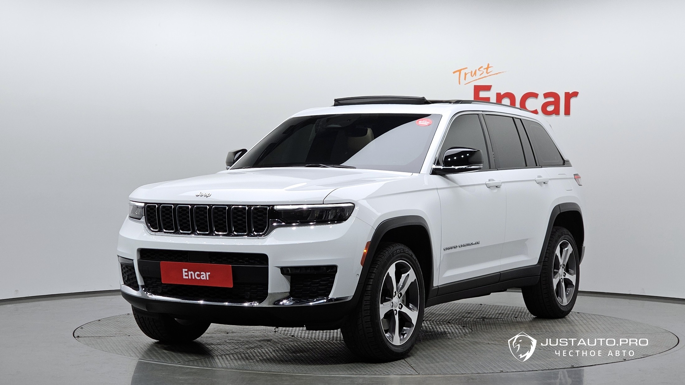 Автомобиль Jeep Cherokee