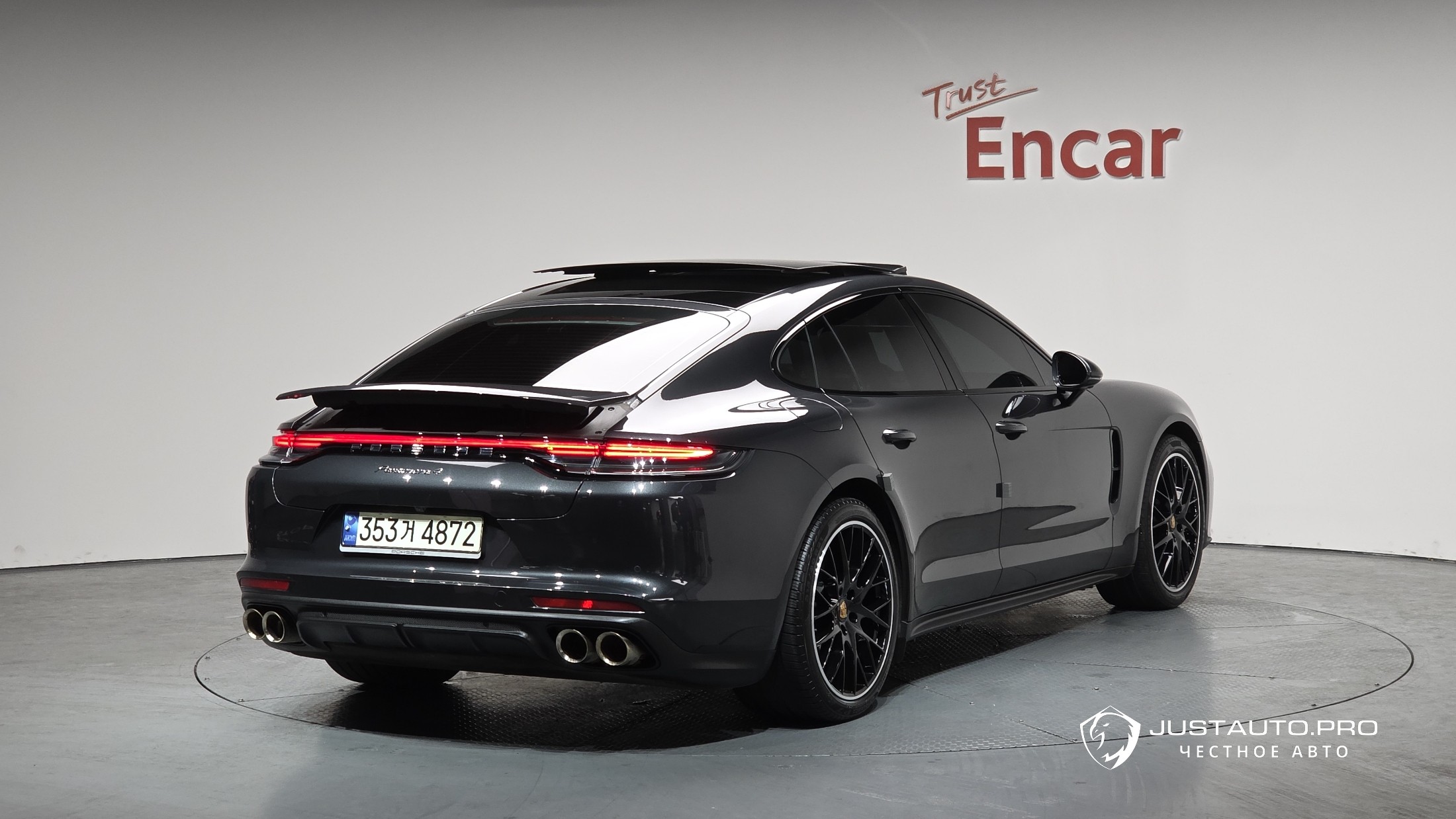 Автомобиль Porsche Panamera