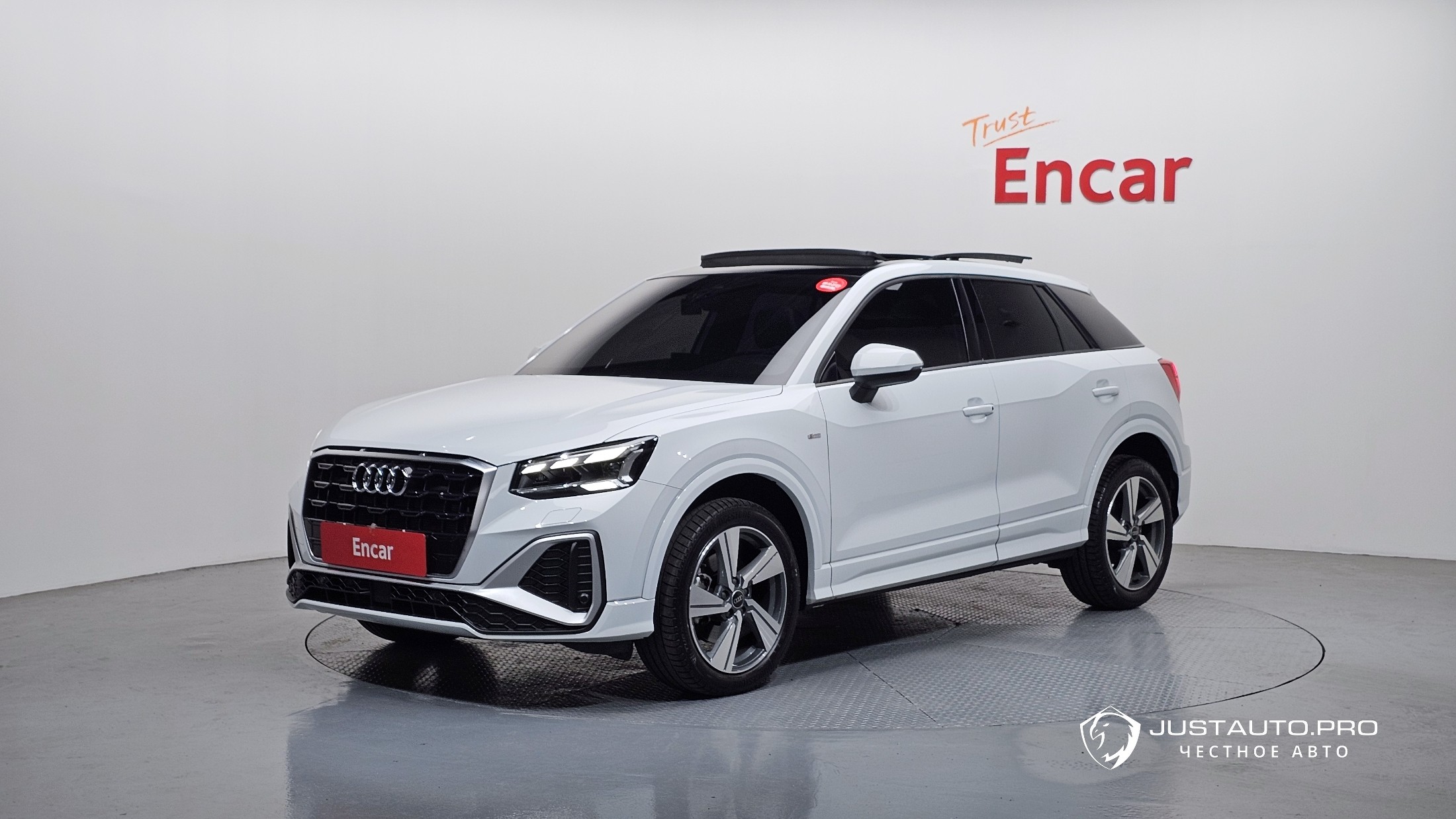Автомобиль Audi Q2