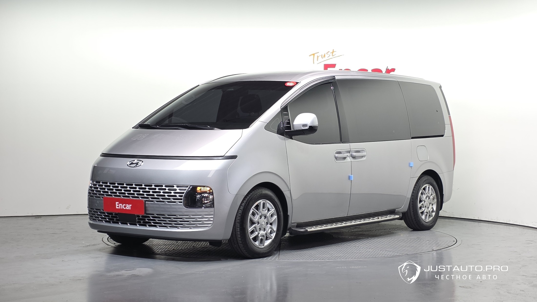 Автомобиль Hyundai Staria