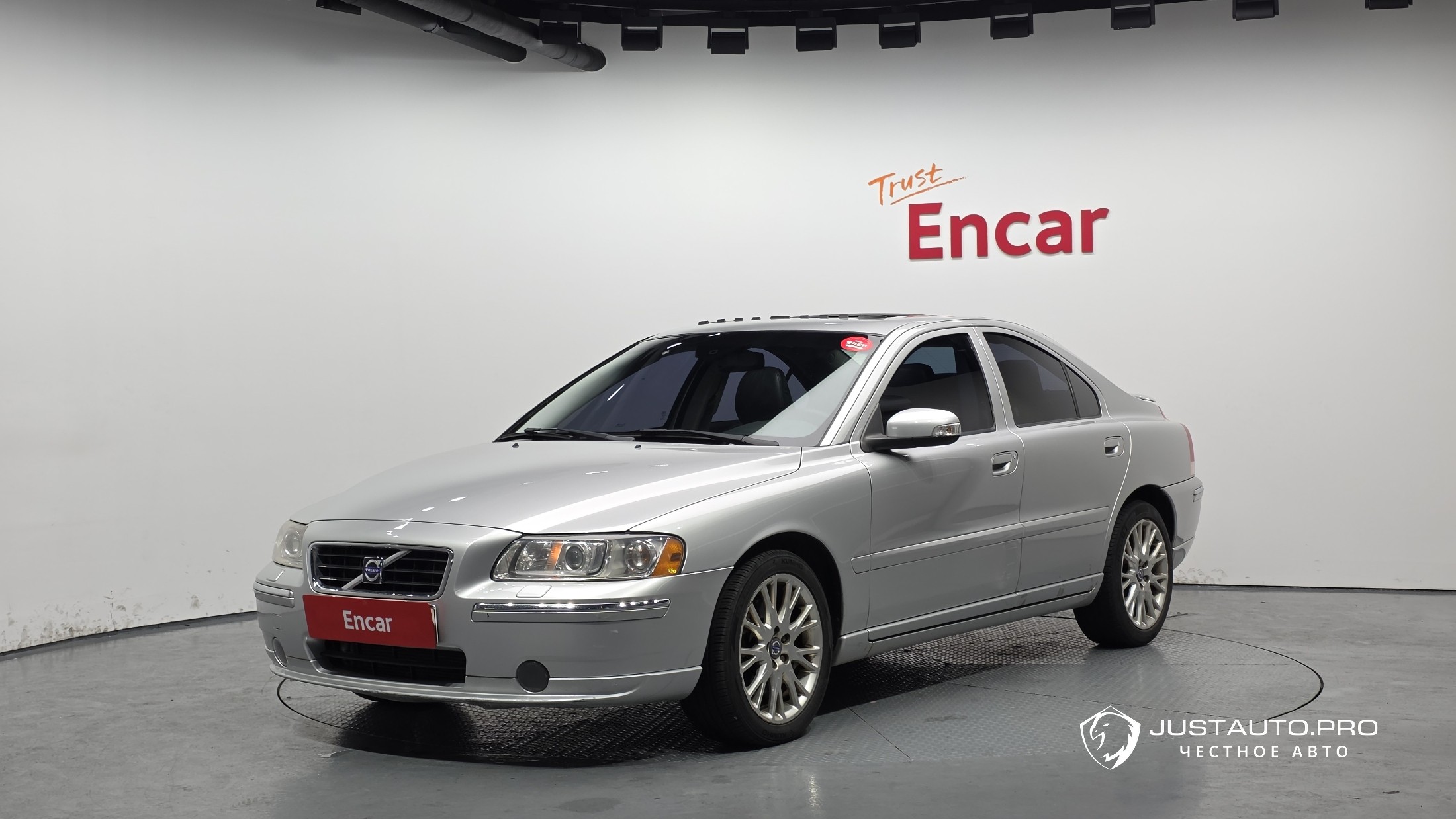Автомобиль Volvo S60
