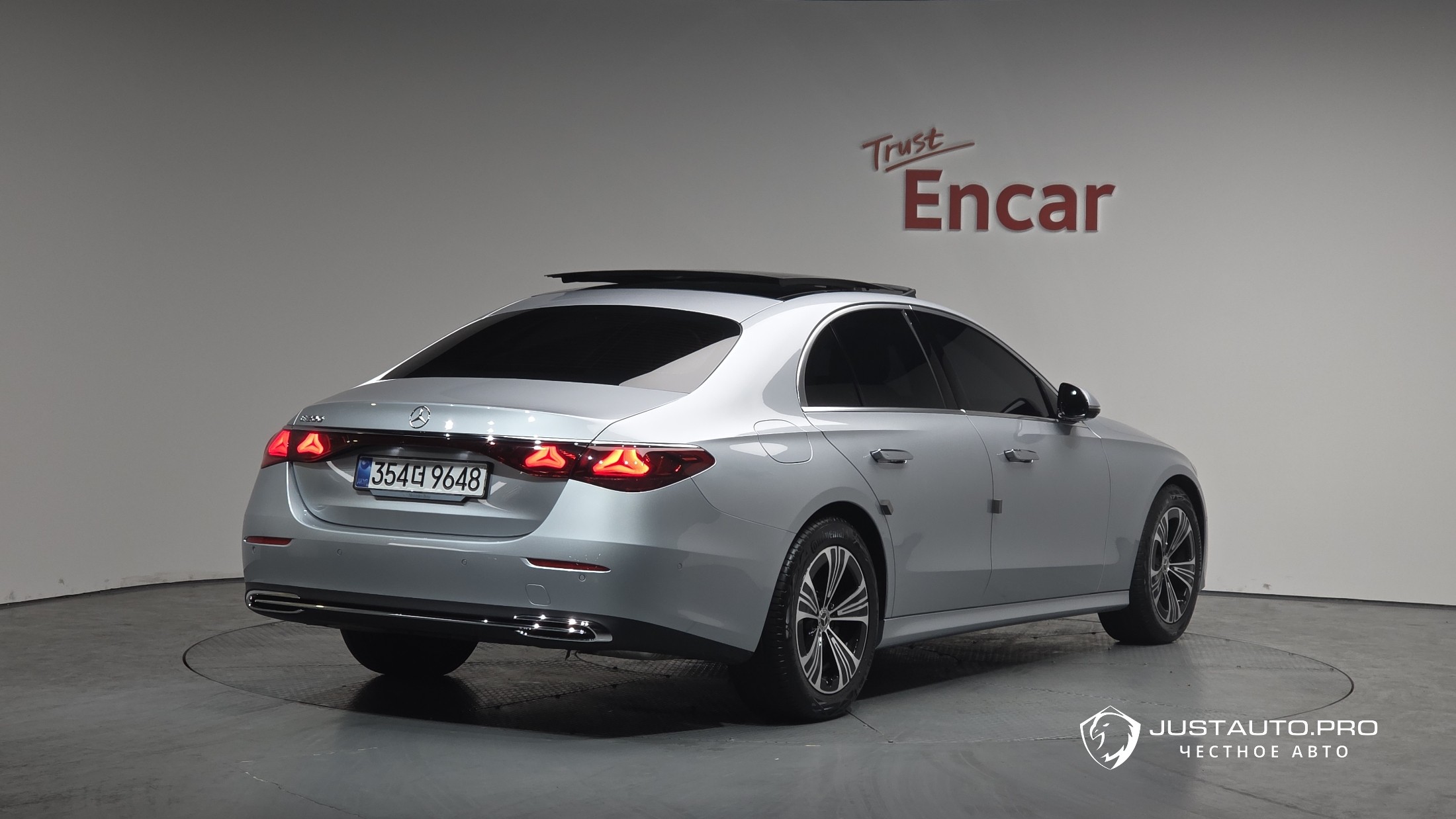 Автомобиль Mercedes-Benz E-Class