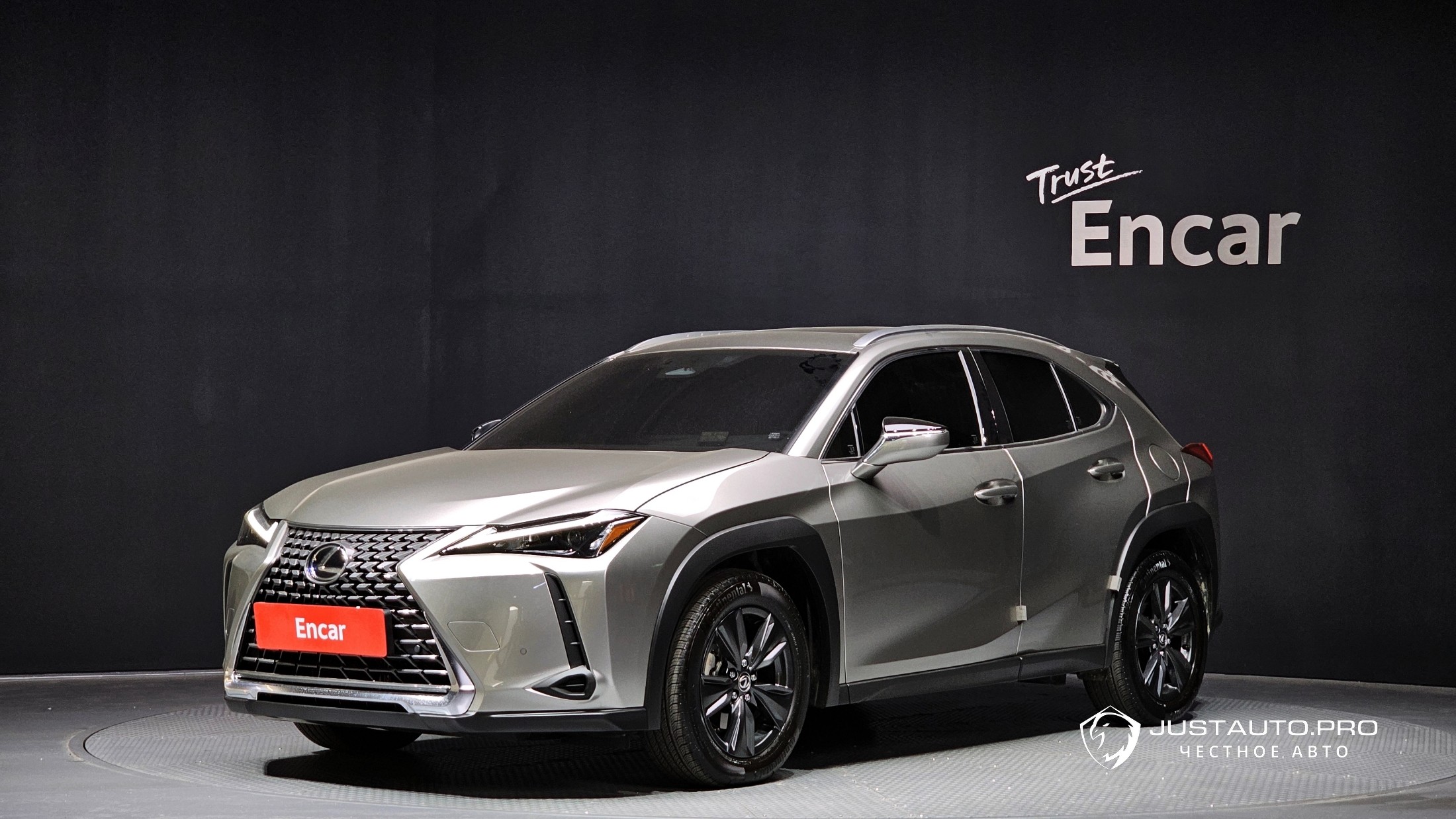 Автомобиль Lexus UX