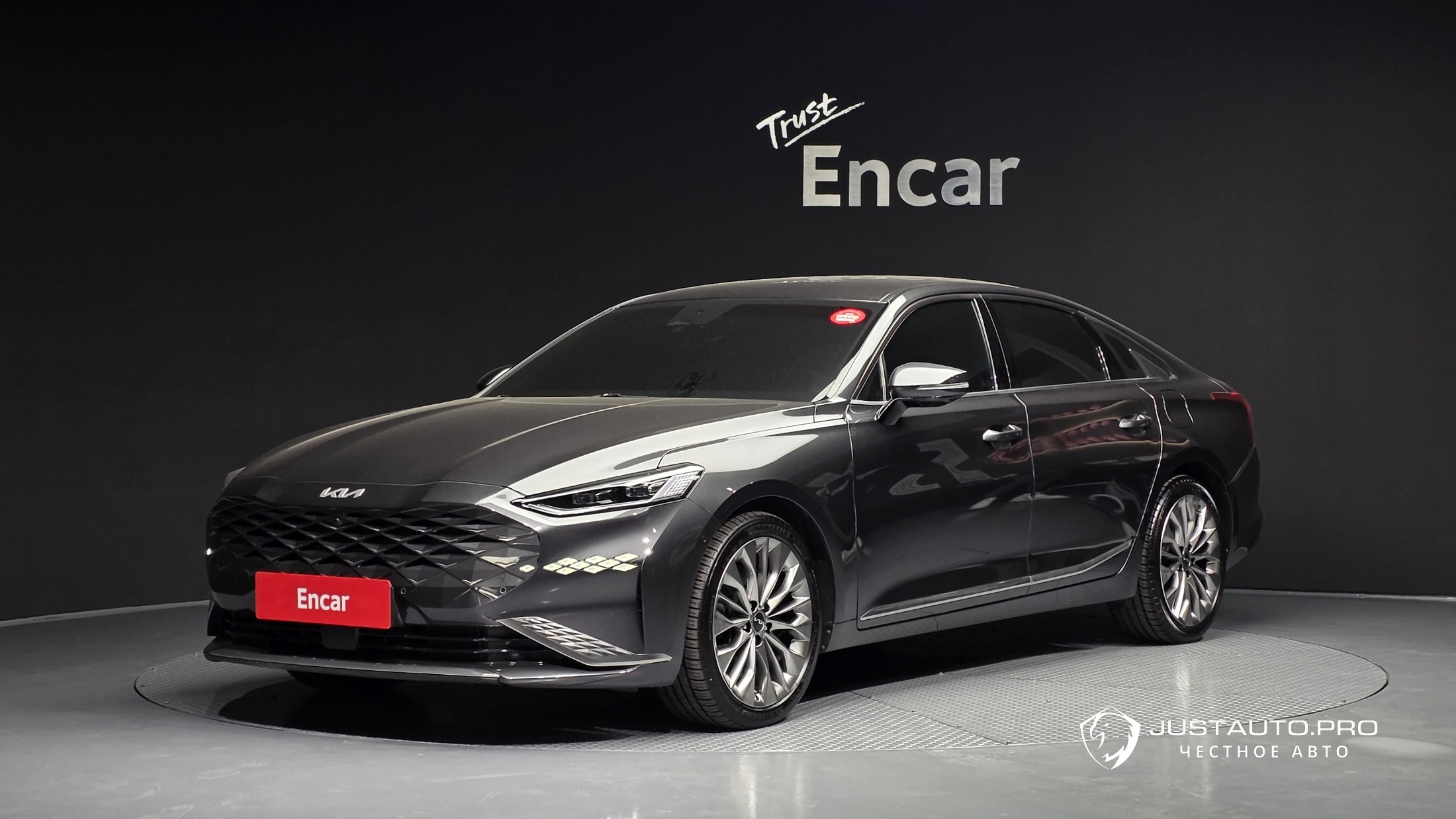 Автомобиль Kia K8