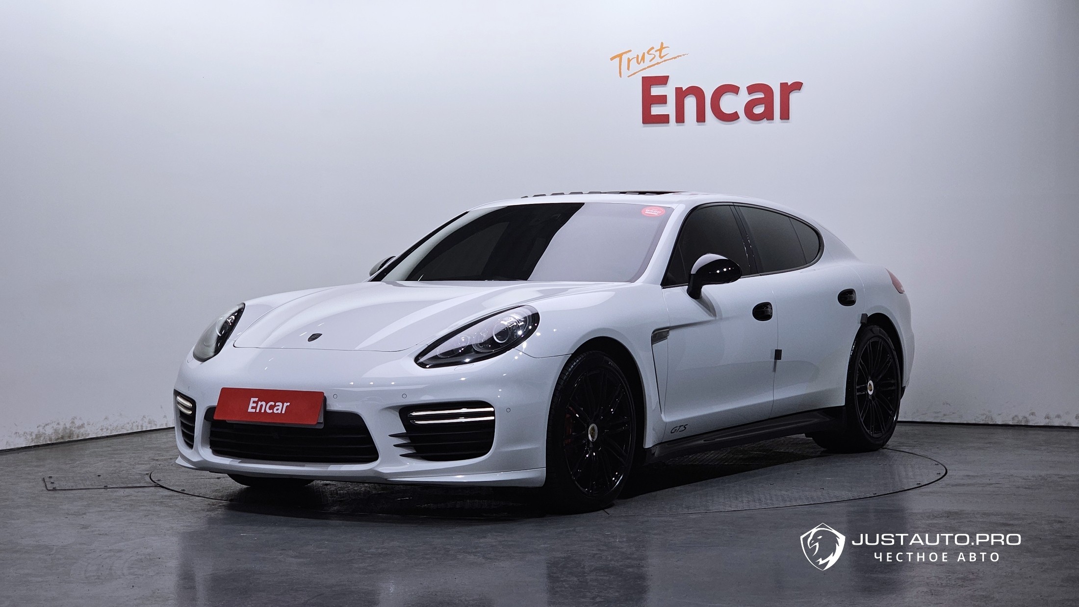 Автомобиль Porsche Panamera