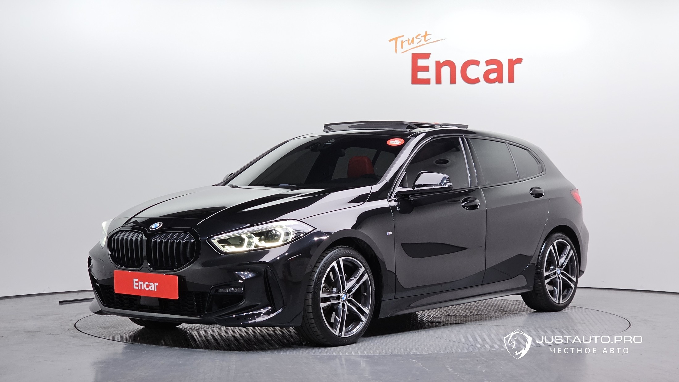 Автомобиль BMW 1-Series