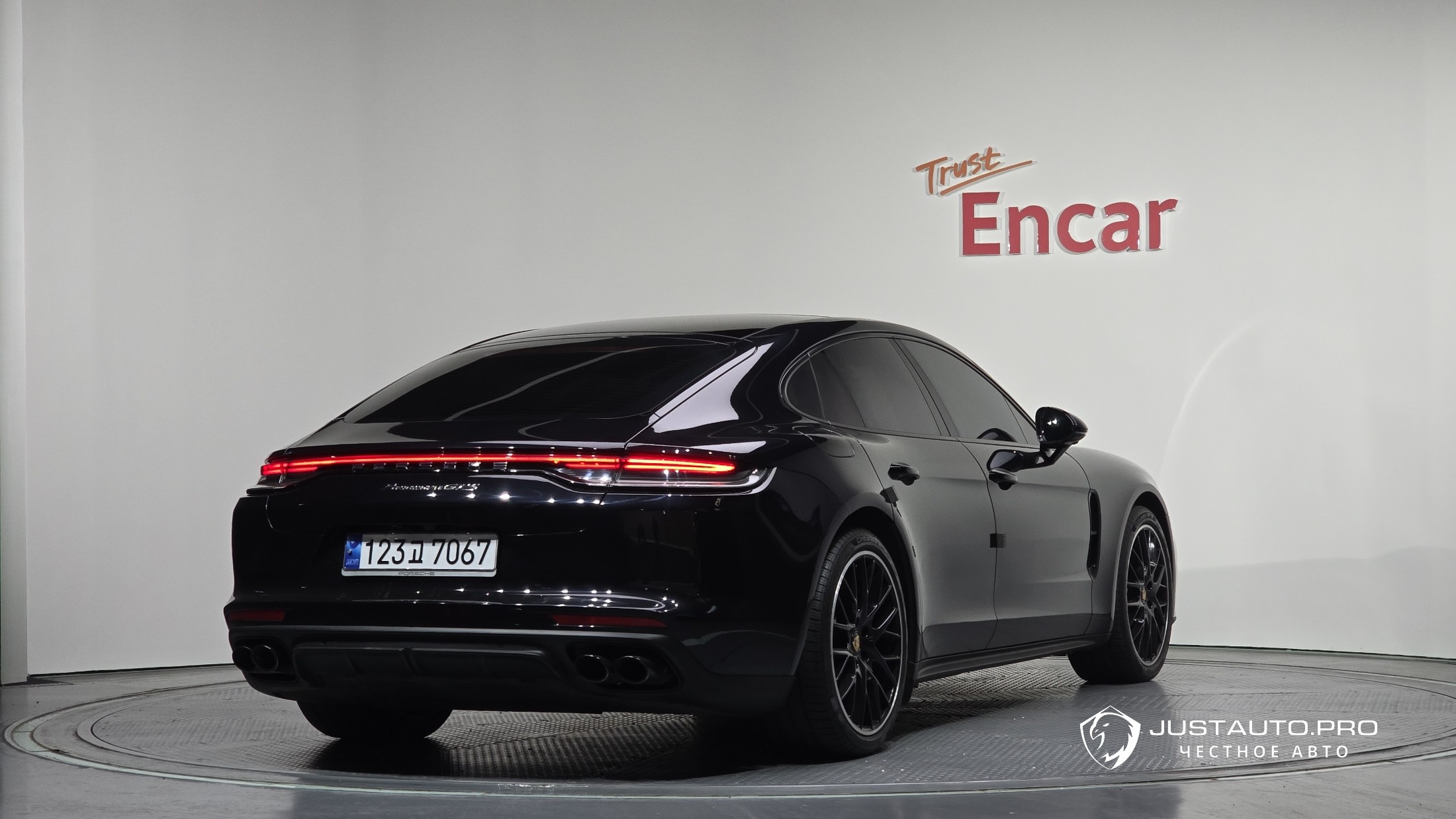 Автомобиль Porsche Panamera