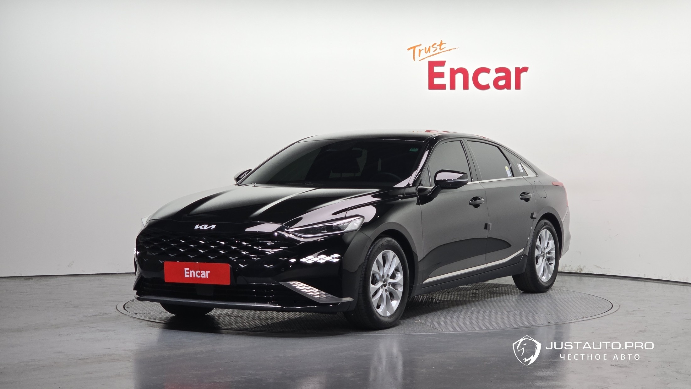 Автомобиль Kia K8