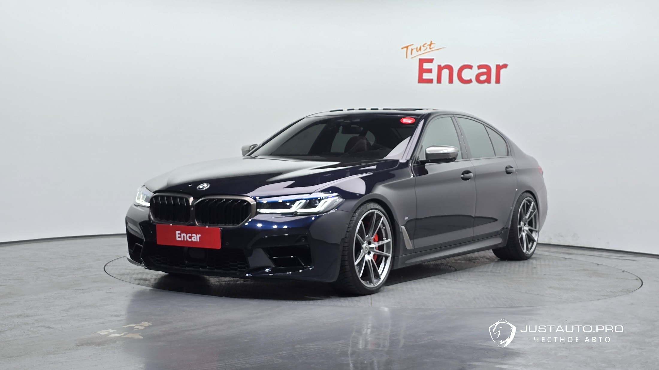 Автомобиль BMW 5-Series