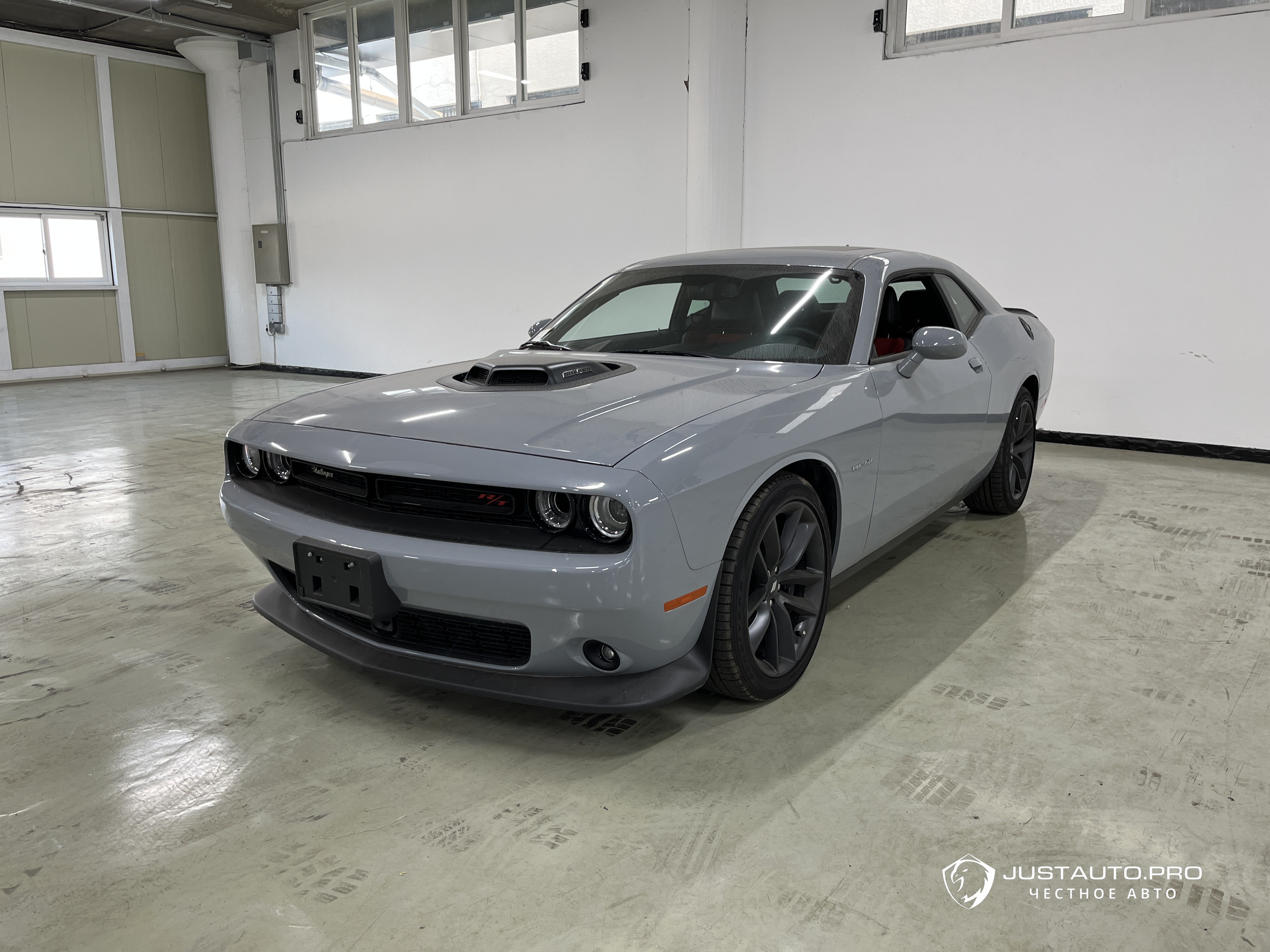 Автомобиль Dodge Challenger