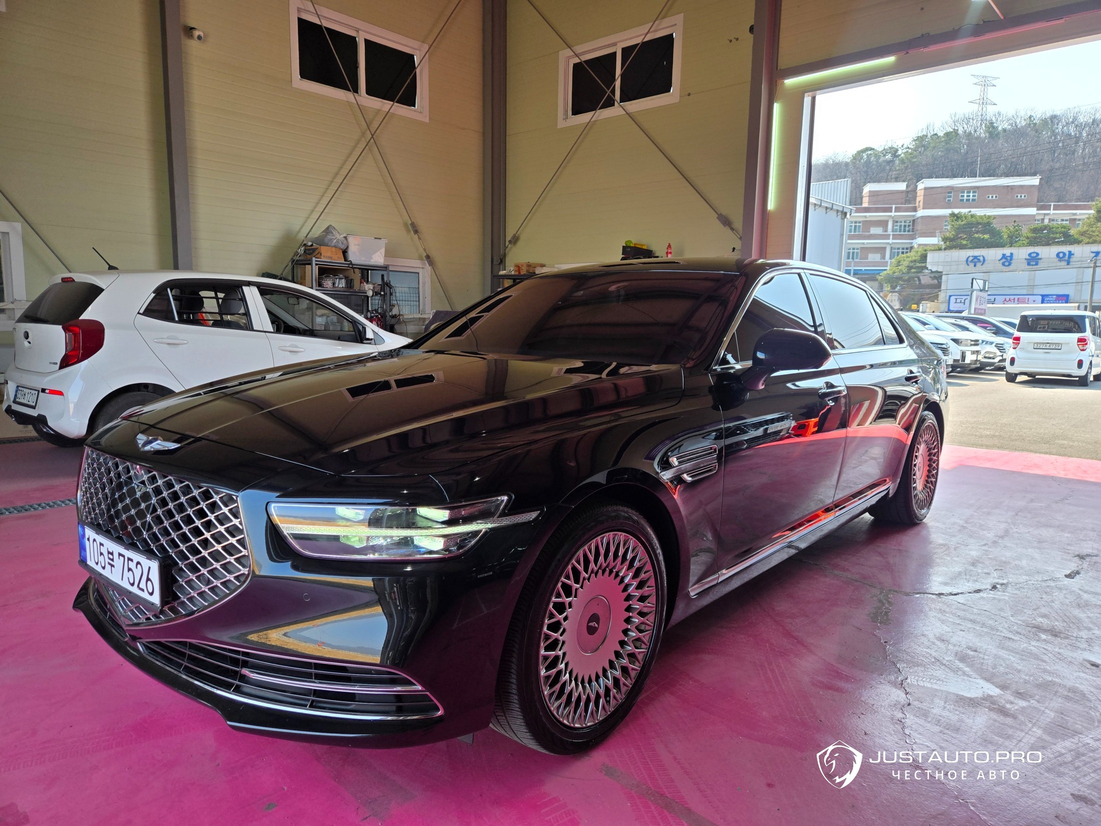 Автомобиль Genesis G90