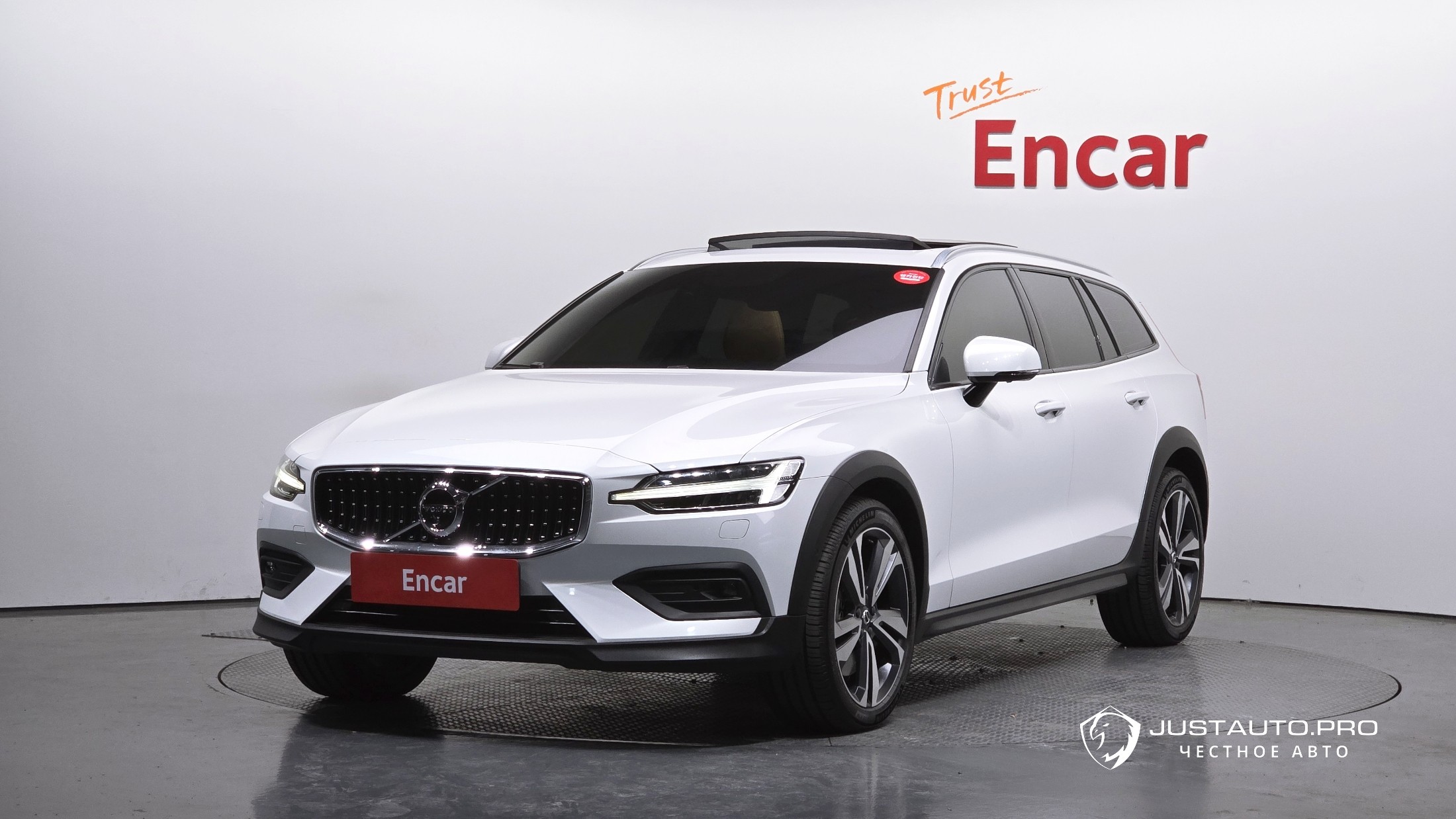 Автомобиль Volvo V60