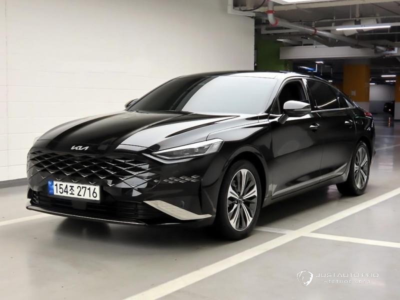 Автомобиль Kia K8