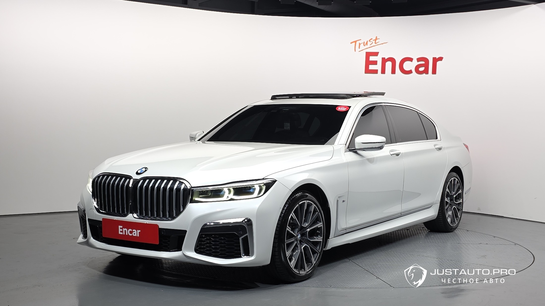 Автомобиль BMW 7-Series