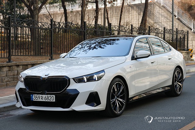Автомобиль BMW 5-Series